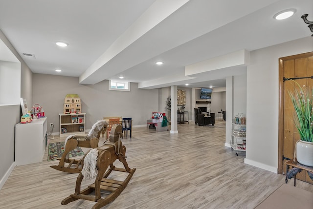 recreation room with light wood-style floors, baseboards, and recessed lighting