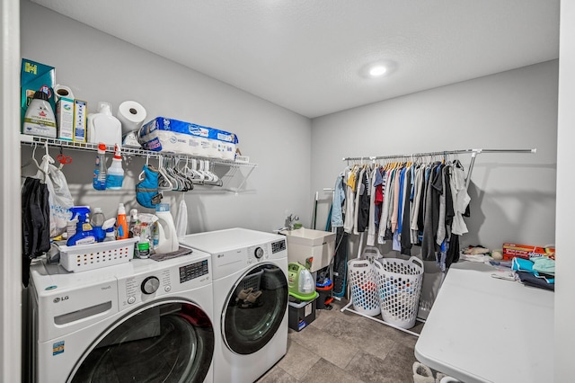 825 Spancil Hill Vw, Woodbury, MN 55129 - laundry area featuring washer and clothes dryer