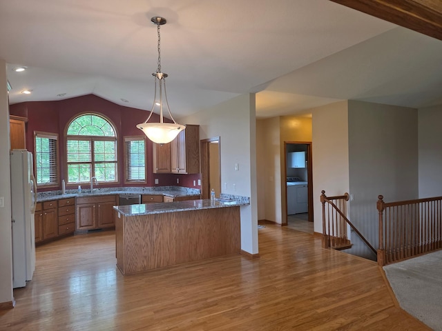 1073 Harvest Way, Lake City, MN 55041 - kitchen featuring washer / dryer, a peninsula, light wood-style floors, freestanding refrigerator, and vaulted ceiling