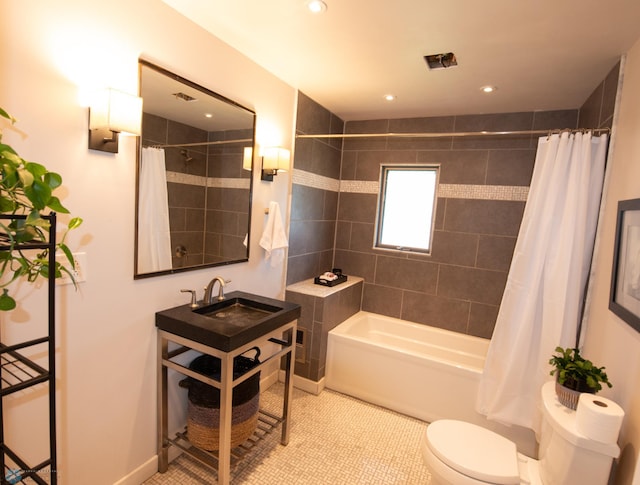 130 Woodcrest Dr N, Fargo, ND 58102 - bathroom with toilet, shower / bath combination with curtain, recessed lighting, and vanity