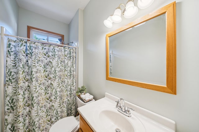 1112 4th St S, Stillwater, MN 55082 - full bathroom featuring toilet, vanity, and curtained shower