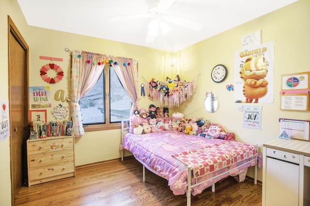 bedroom featuring wood finished floors, ceiling fan, and a closet