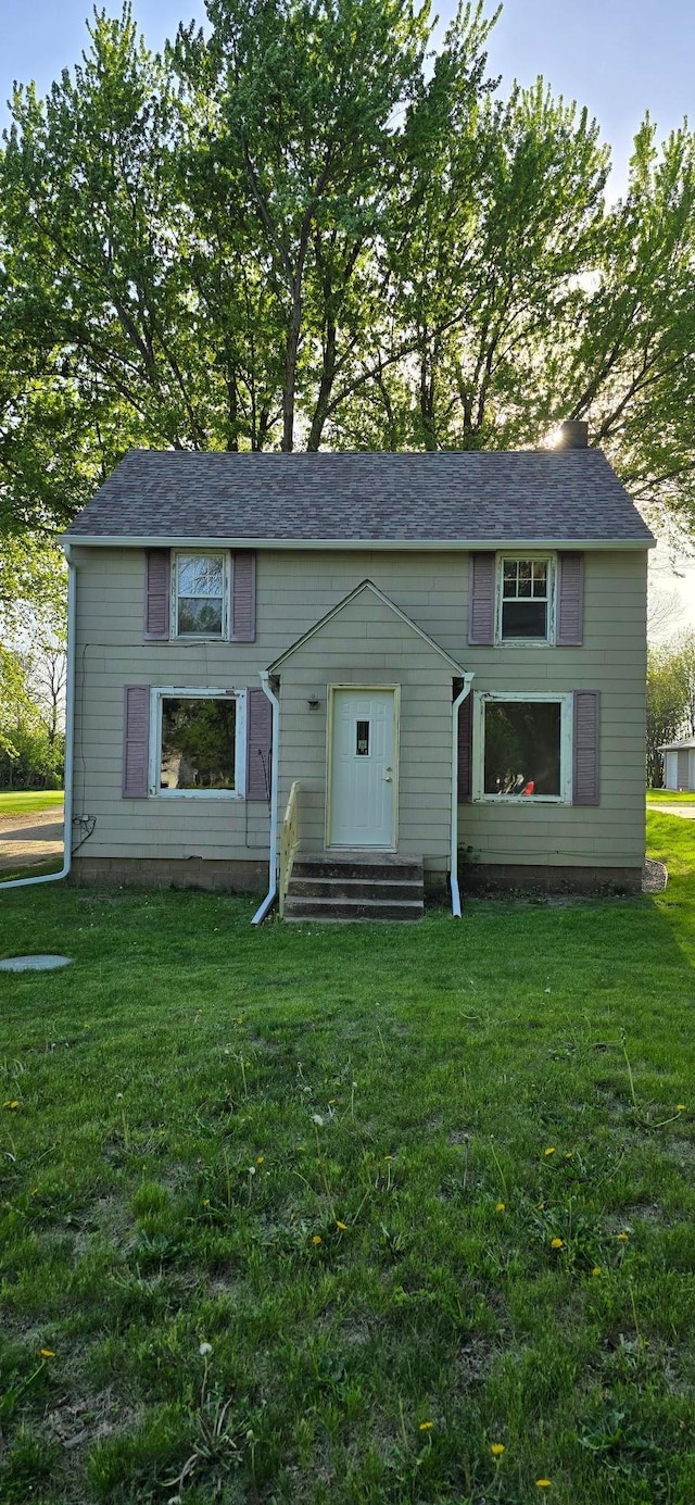 view of front of property featuring a front yard and entry steps