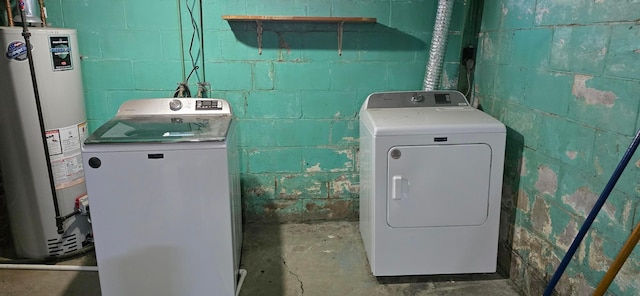 utility room featuring gas water heater and independent washer and dryer