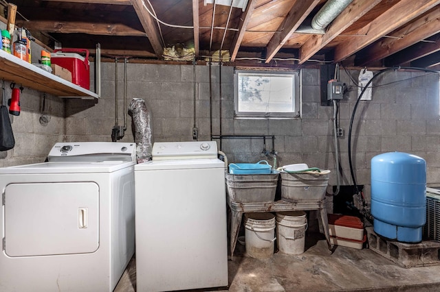 23711 Clarissa Haven Dr, Girard Twp, MN 56551 - laundry room with washing machine and clothes dryer