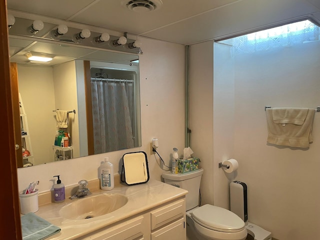 112 Walnut St, Dawson, MN 56232 - bathroom featuring toilet, vanity, and curtained shower