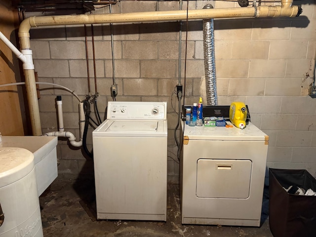 307 Deerwood Ln S, Onamia, MN 56359 - laundry area featuring independent washer and dryer