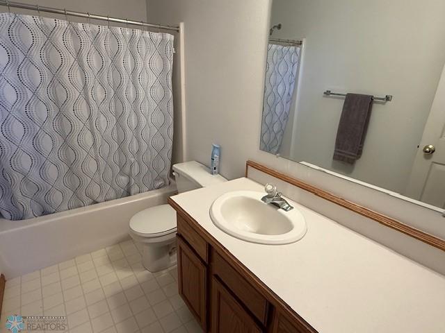 408 Np Ct, Breckenridge, MN 56520 - bathroom with toilet, vanity, shower / bath combo with shower curtain, and tile patterned flooring
