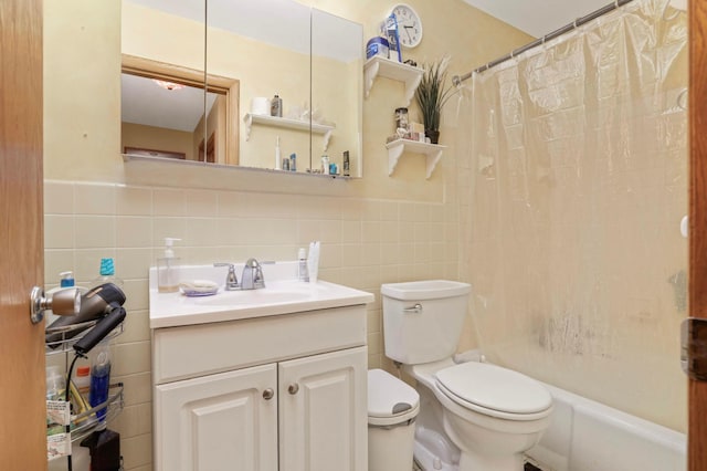 1494 21st Ave NW Unit 4, New Brighton, MN 55112 - bathroom with tile walls, toilet, vanity, and shower / tub combo