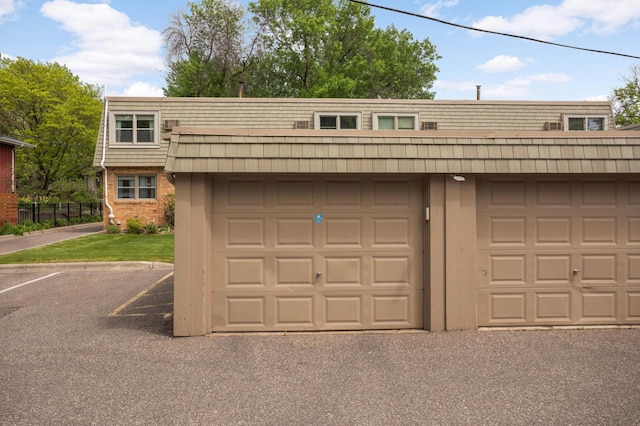 1494 21st Ave NW Unit 4, New Brighton, MN 55112 - view of garage