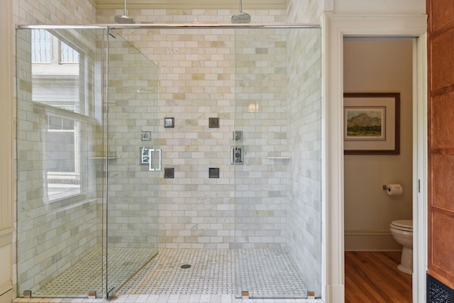 1721 Mount Curve Ave, Minneapolis, MN 55403 - full bath featuring toilet, a shower stall, baseboards, and wood finished floors