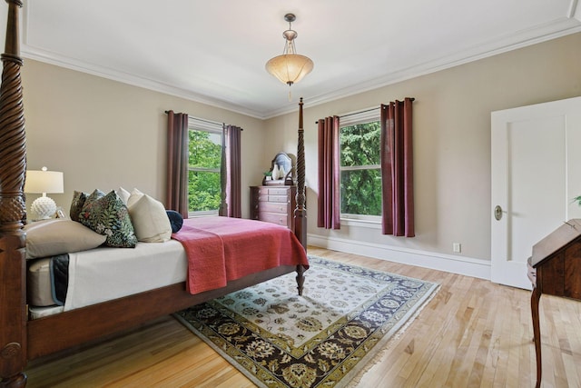 1721 Mount Curve Ave, Minneapolis, MN 55403 - bedroom with light wood finished floors, crown molding, and baseboards