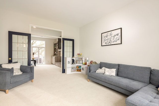 living room with carpet
