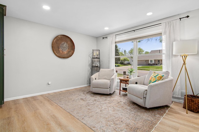 living area featuring wood finished floors, recessed lighting, and baseboards
