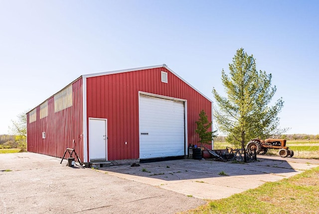 view of detached garage