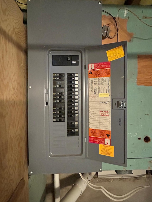 324 Maple Ave S, Thief River Falls, MN 56701 - utility room featuring electric panel