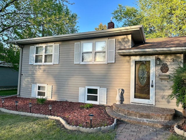 324 Maple Ave S, Thief River Falls, MN 56701 - view of front of home with a chimney