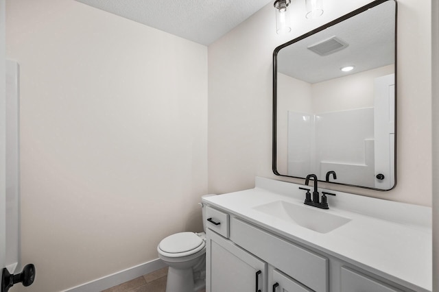 2140 Arkwright St, Maplewood, MN 55117 - bathroom featuring baseboards, vanity, toilet, a textured ceiling, and tile patterned flooring