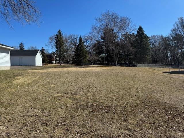 2140 Arkwright St, Maplewood, MN 55117 - view of yard featuring fence