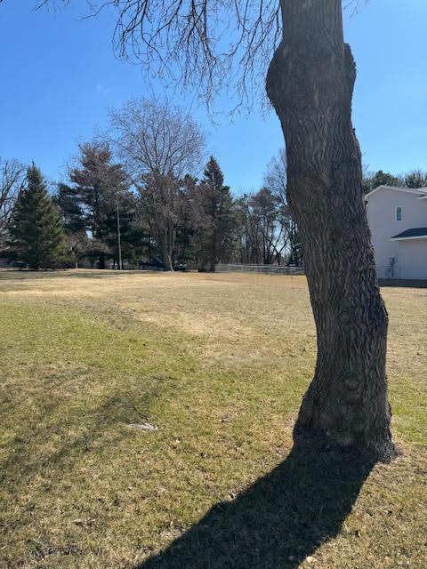 2140 Arkwright St, Maplewood, MN 55117 - view of grassy yard