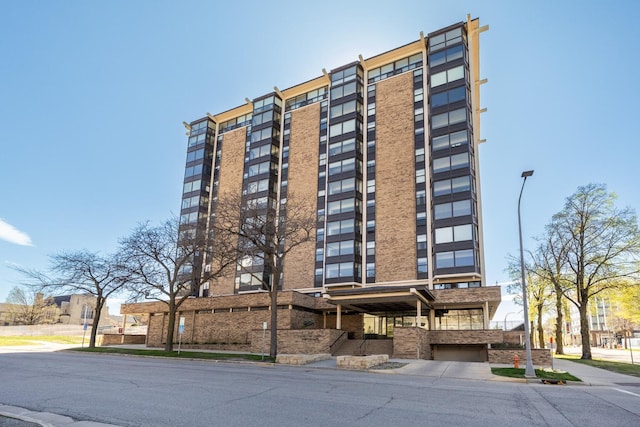 view of apartment building / complex