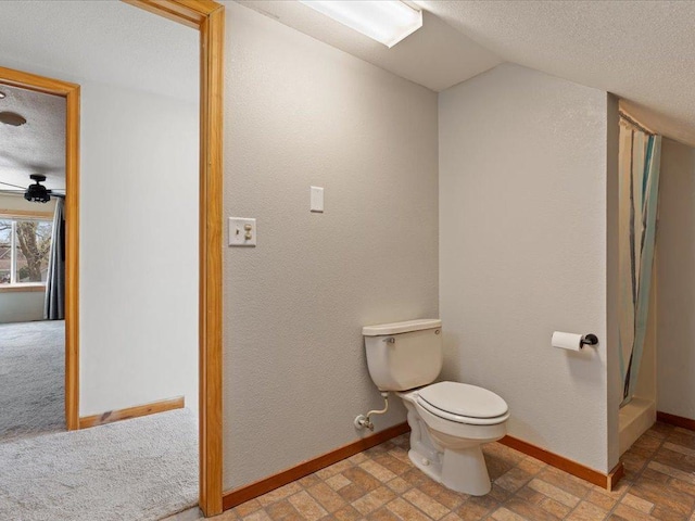 611 3rd St SW, Crosby, MN 56441 - full bath featuring a stall shower, toilet, baseboards, a textured ceiling, and lofted ceiling