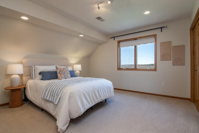 532 150th St, Alden Twp, WI 54001 - bedroom with light carpet, baseboards, recessed lighting, and lofted ceiling