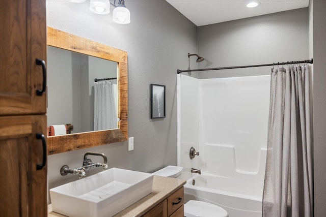 701 Chalupsky Ave SE, New Prague, MN 56071 - bathroom featuring shower / bathtub combination with curtain, vanity, and toilet