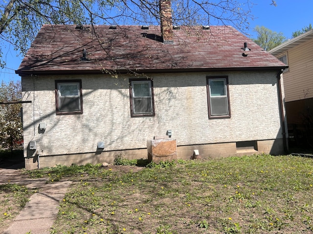 1008 4th St E, Saint Paul, MN 55106 - rear view of house featuring a chimney