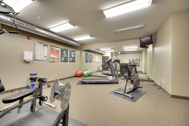 workout area with baseboards