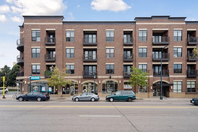 view of apartment building / complex