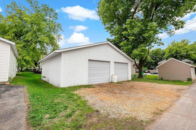 706 Broad St, Mankato, MN 56001 - view of detached garage