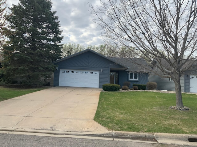 view of front facade featuring a garage, a front yard, and driveway
