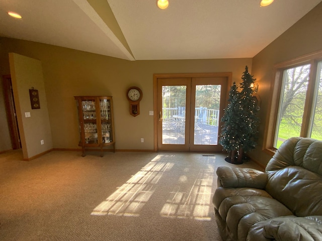 carpeted living room featuring lofted ceiling, plenty of natural light, baseboards, and recessed lighting
