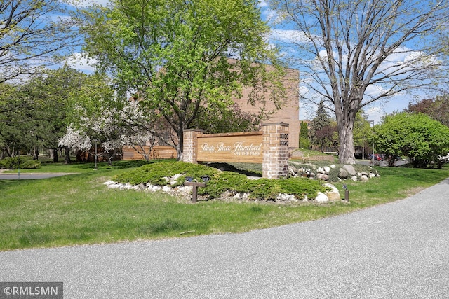 3300 Louisiana Ave S Unit 517, Saint Louis Park, MN 55426 - community / neighborhood sign featuring a yard