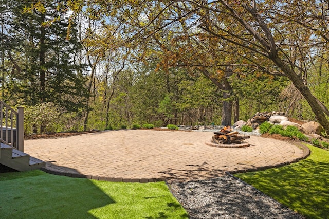 view of yard with a fire pit