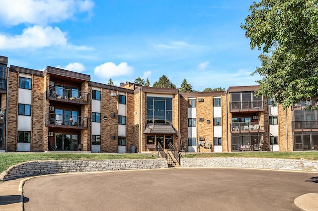 2700 Oxford St N Unit 102, Roseville, MN 55113 - view of apartment building / complex