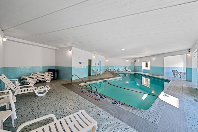 2700 Oxford St N Unit 102, Roseville, MN 55113 - view of indoor community pool