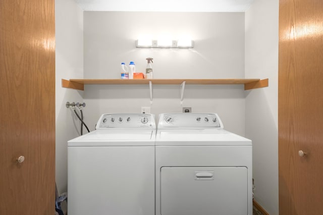 10708 Sycamore St NW, Coon Rapids, MN 55433 - laundry room with washing machine and dryer