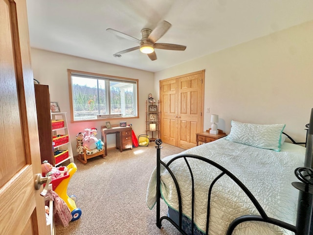 bedroom with carpet, a ceiling fan, and a closet