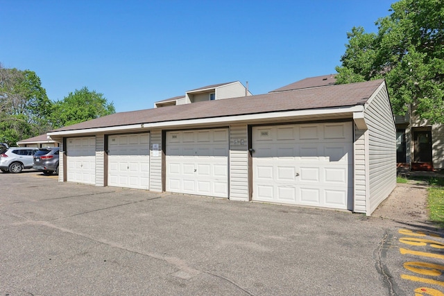 5624 Brookdale Dr N, Brooklyn Park, MN 55443 - view of garage