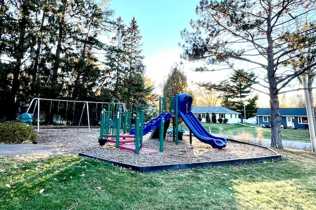 2569 Stacker Blvd, White Bear Twp, MN 55110