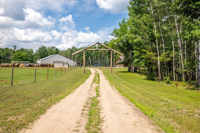 view of dirt / gravel driveway