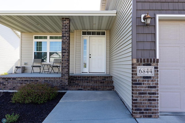 property entrance with covered porch