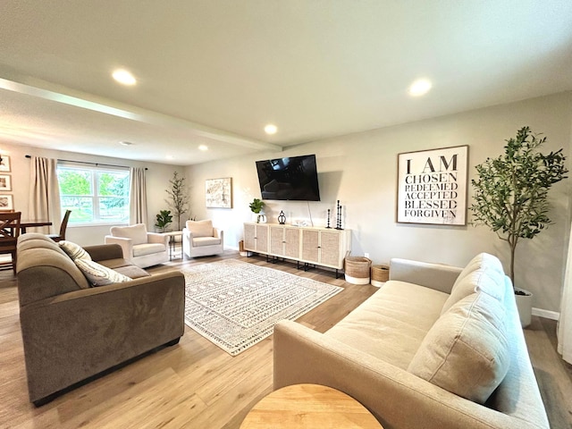 living area featuring light wood-style flooring, recessed lighting, and baseboards