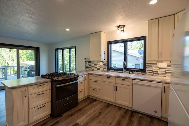 408 19th St NW, Willmar, MN 56201 - kitchen featuring white appliances, a sink, a peninsula, tasteful backsplash, and dark wood-type flooring