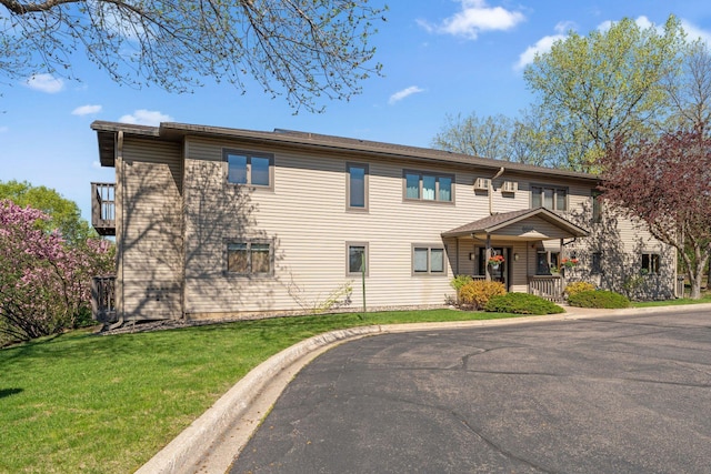 6601 Buckley Cir Unit 106, Inver Grove Heights, MN 55076 - view of front facade featuring a front lawn and covered porch