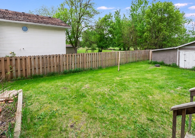 624 Main St, West Concord, MN 55985 - view of yard featuring an outbuilding