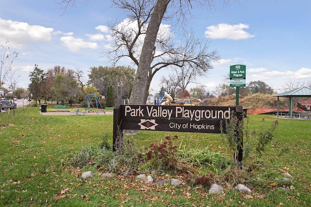 910 6th St S Unit 3, Hopkins, MN 55343 - community / neighborhood sign with a lawn