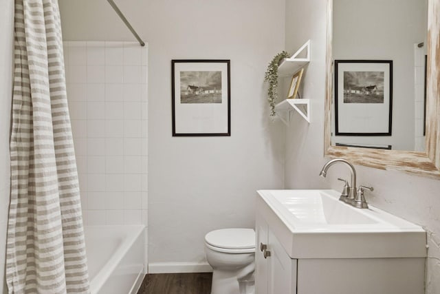 805 California Ave W, Saint Paul, MN 55117 - full bath with toilet, vanity, wood finished floors, shower / bathtub combination with curtain, and baseboards